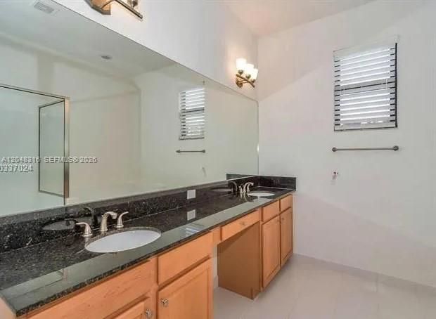 For Sale: $990,000 (4 beds, 2 baths, 2524 Square Feet)