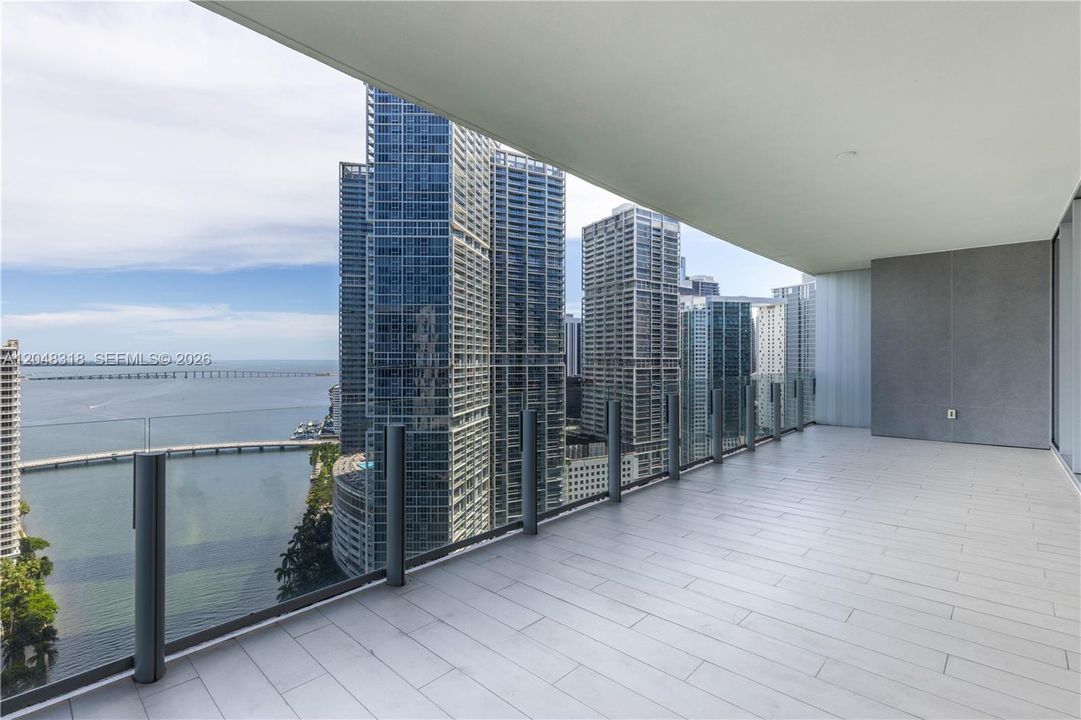 Expansive Balcony - Stunning Biscayne Bay, Miami River and Ctiy Views