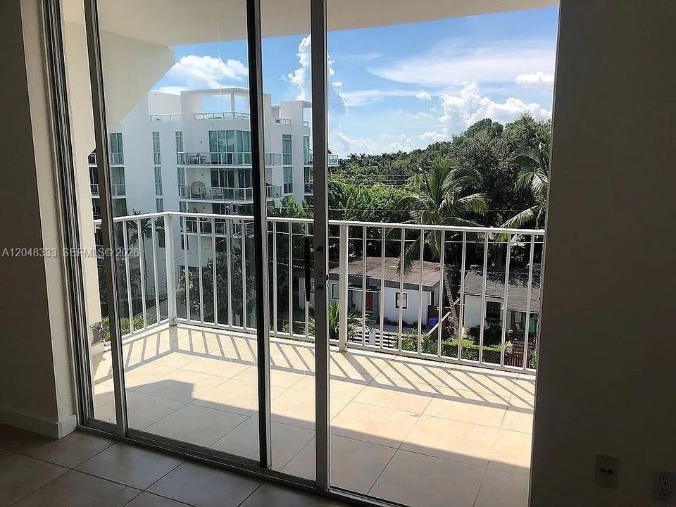 For Sale: $244,900 (0 beds, 1 baths, 571 Square Feet)