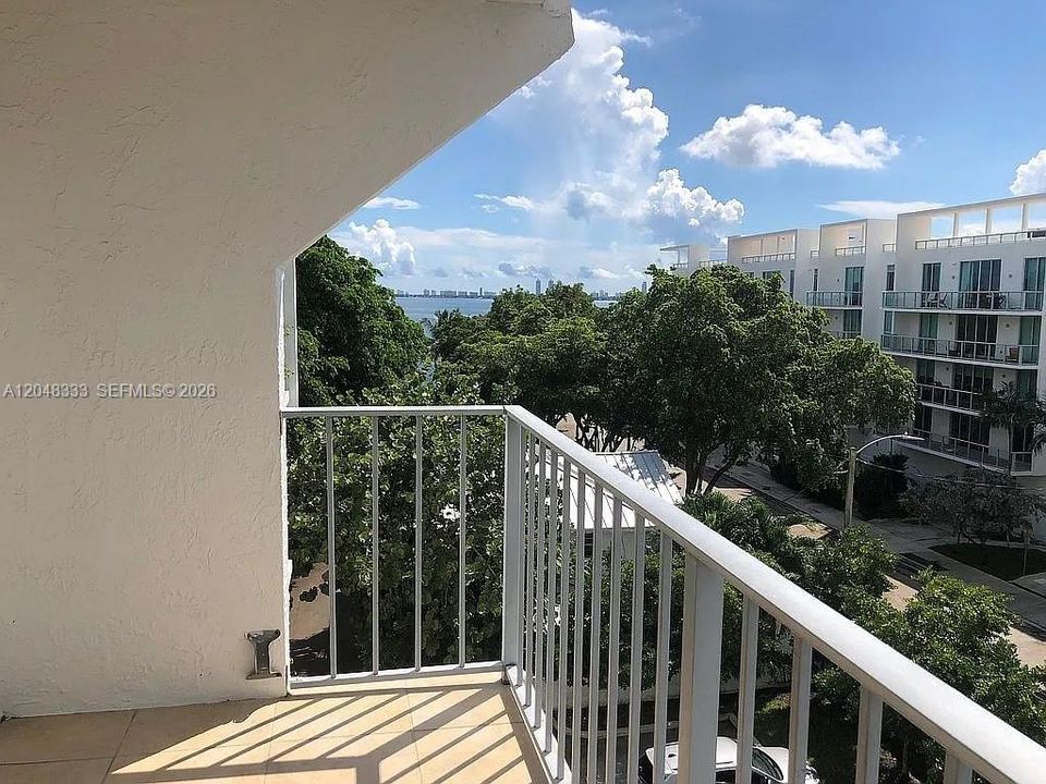 For Sale: $244,900 (0 beds, 1 baths, 571 Square Feet)