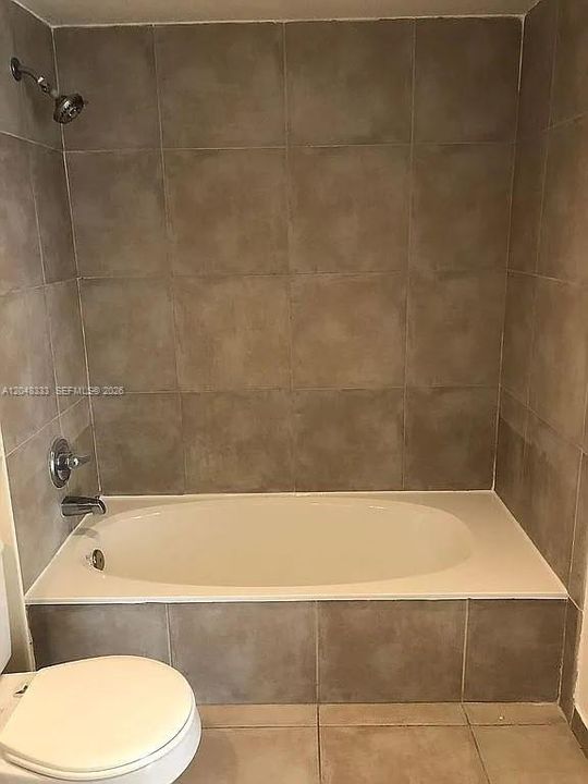For Sale: $244,900 (0 beds, 1 baths, 571 Square Feet)