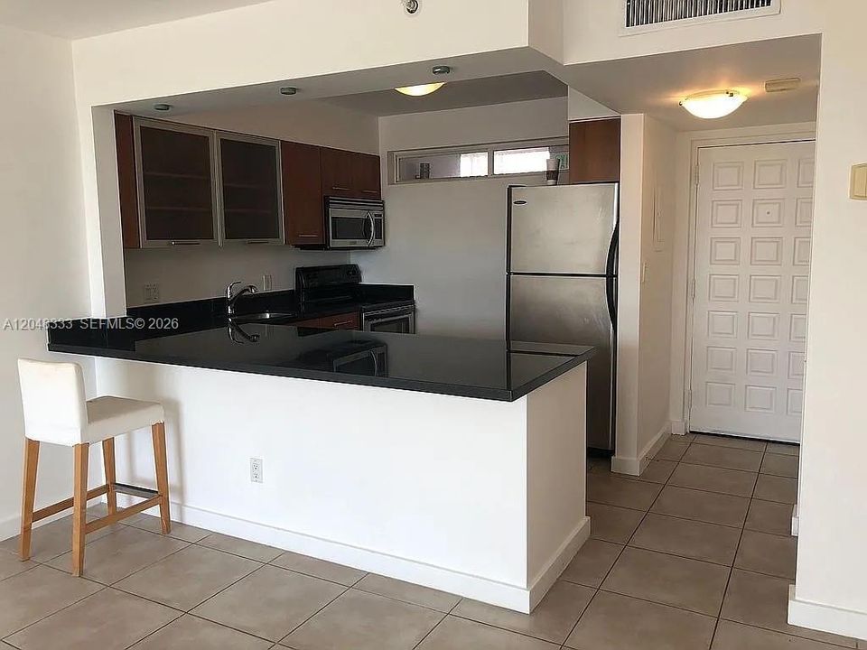 For Sale: $244,900 (0 beds, 1 baths, 571 Square Feet)