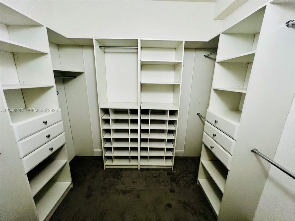 For Rent: $2,200 (2 beds, 1 baths, 1068 Square Feet)