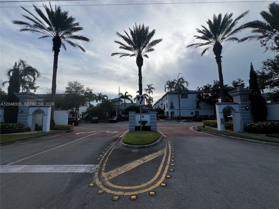 For Rent: $2,200 (2 beds, 1 baths, 1068 Square Feet)