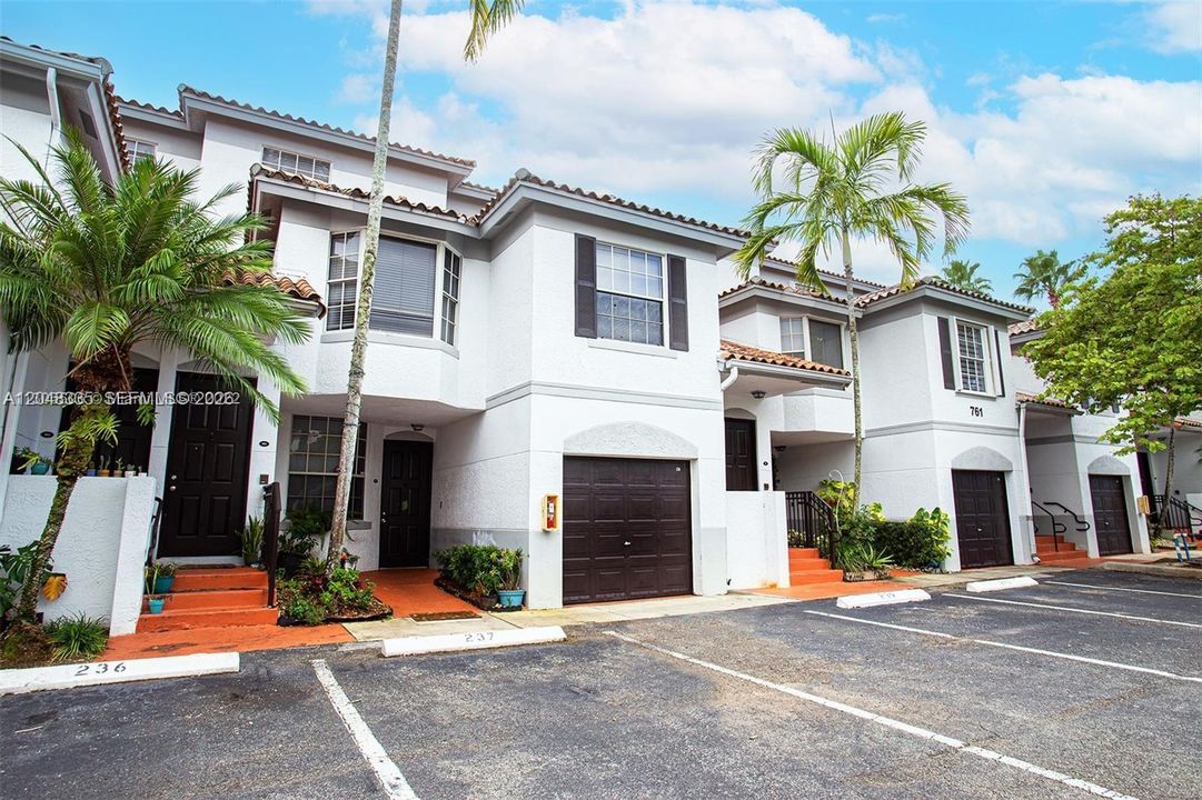 For Rent: $2,200 (2 beds, 1 baths, 1068 Square Feet)
