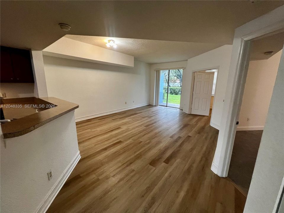 For Rent: $2,200 (2 beds, 1 baths, 1068 Square Feet)