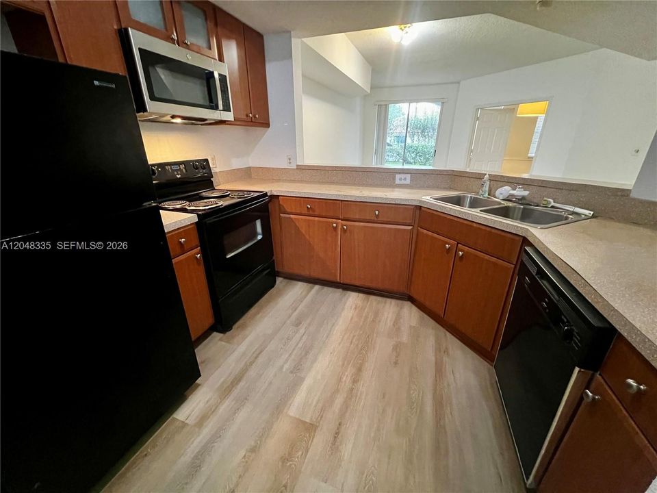 For Rent: $2,200 (2 beds, 1 baths, 1068 Square Feet)