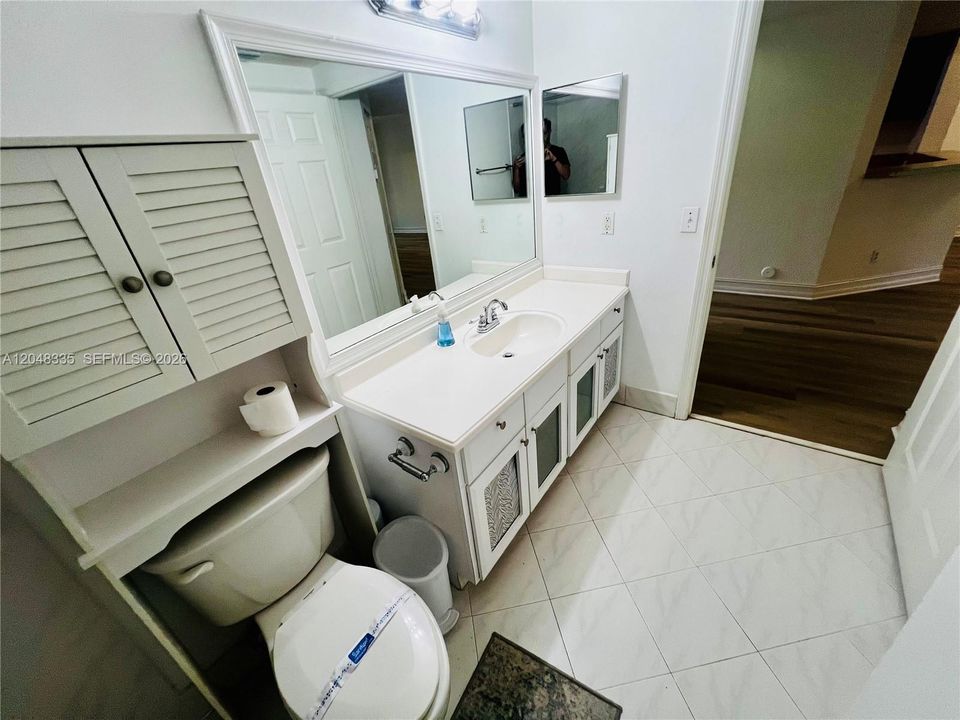 For Rent: $2,200 (2 beds, 1 baths, 1068 Square Feet)