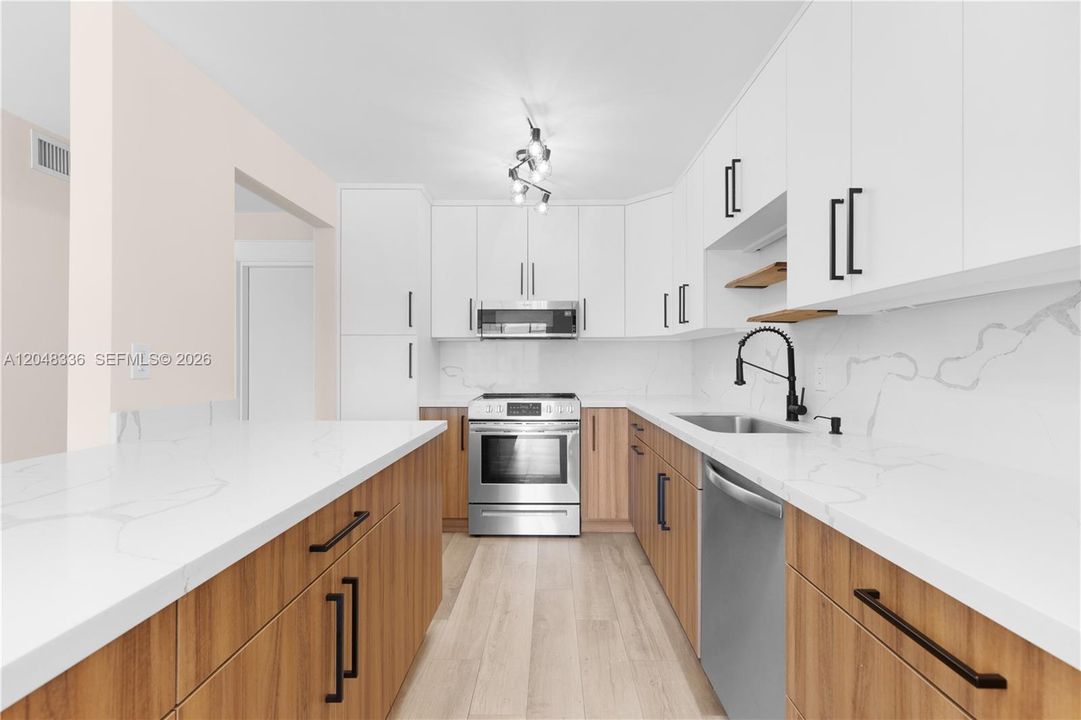For Rent: $2,450 (2 beds, 1 baths, 910 Square Feet)