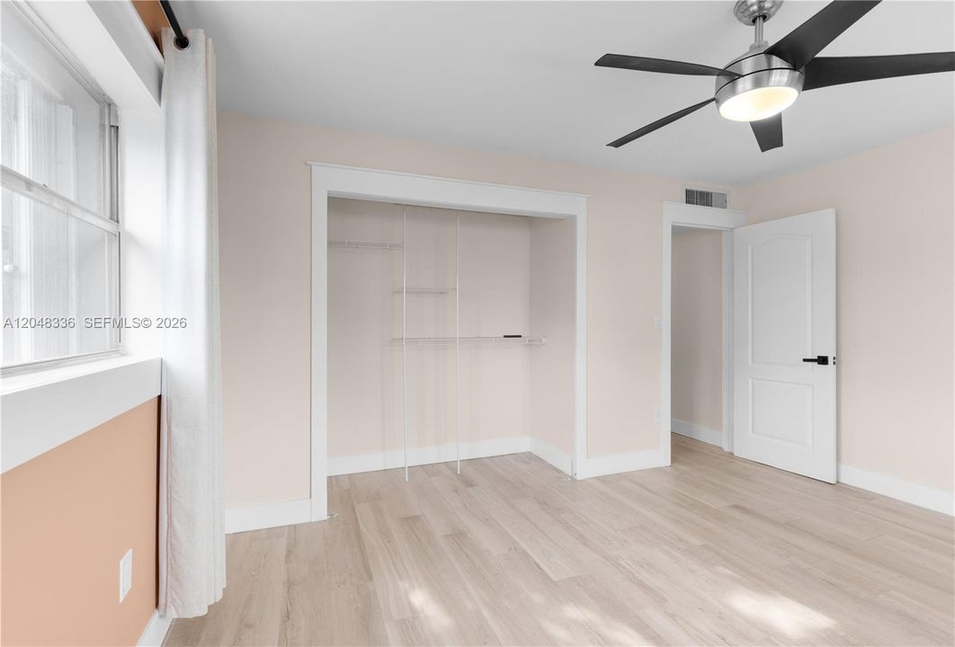 For Rent: $2,450 (2 beds, 1 baths, 910 Square Feet)