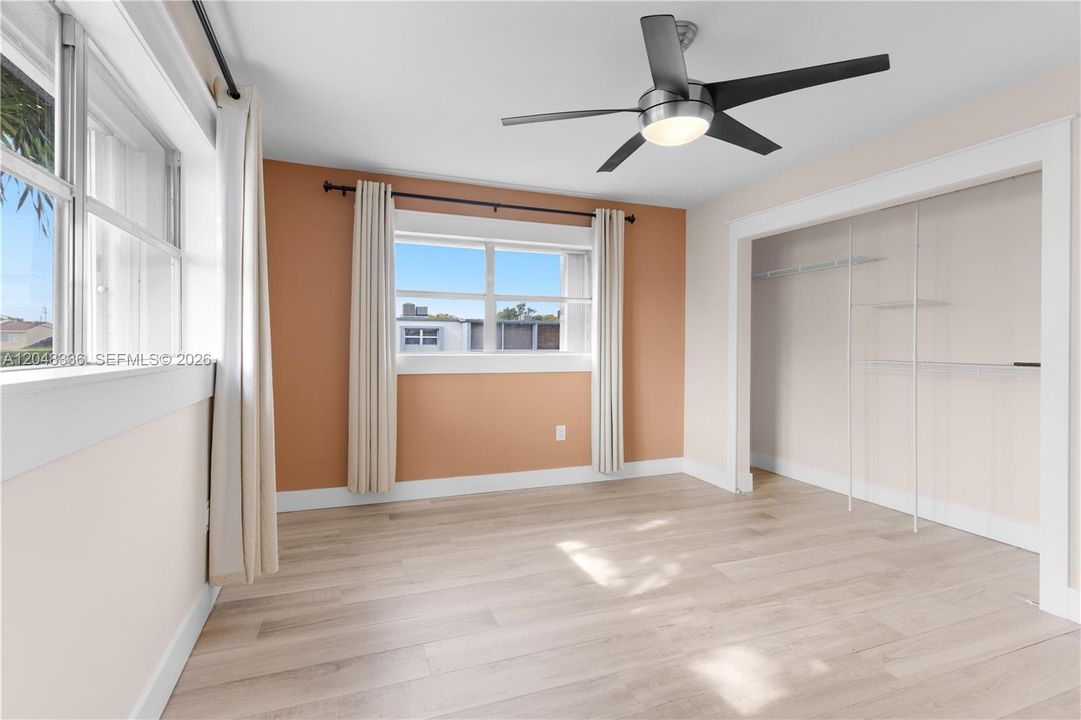 For Rent: $2,450 (2 beds, 1 baths, 910 Square Feet)