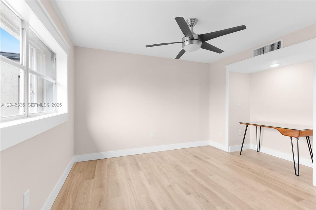 For Rent: $2,450 (2 beds, 1 baths, 910 Square Feet)
