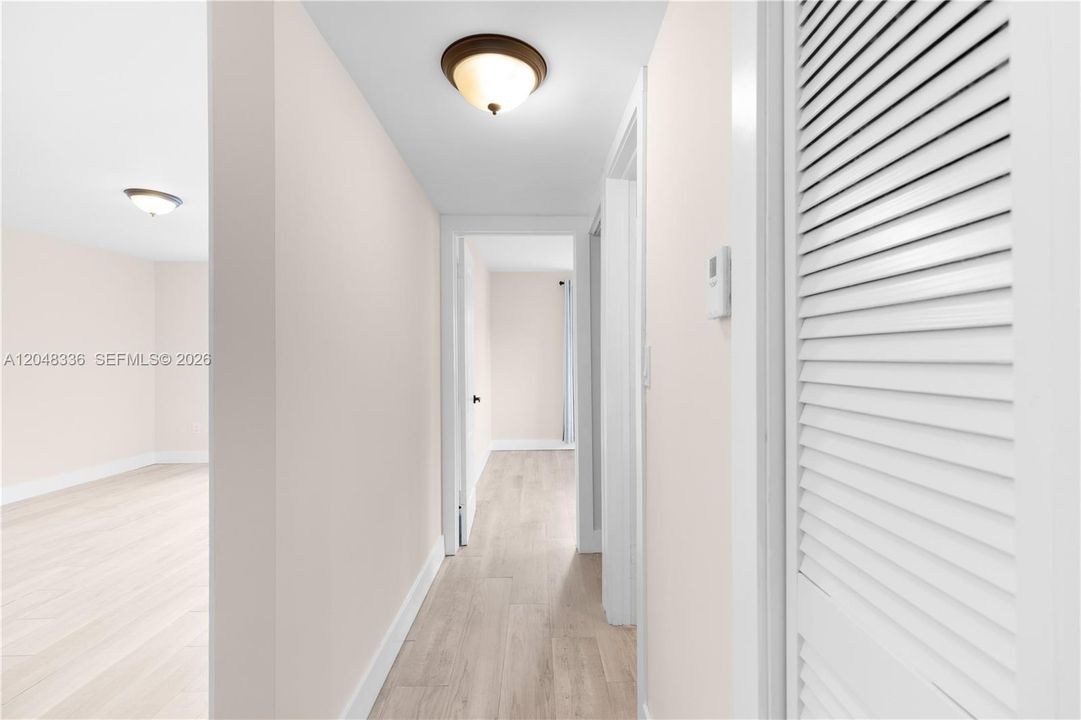 For Rent: $2,450 (2 beds, 1 baths, 910 Square Feet)