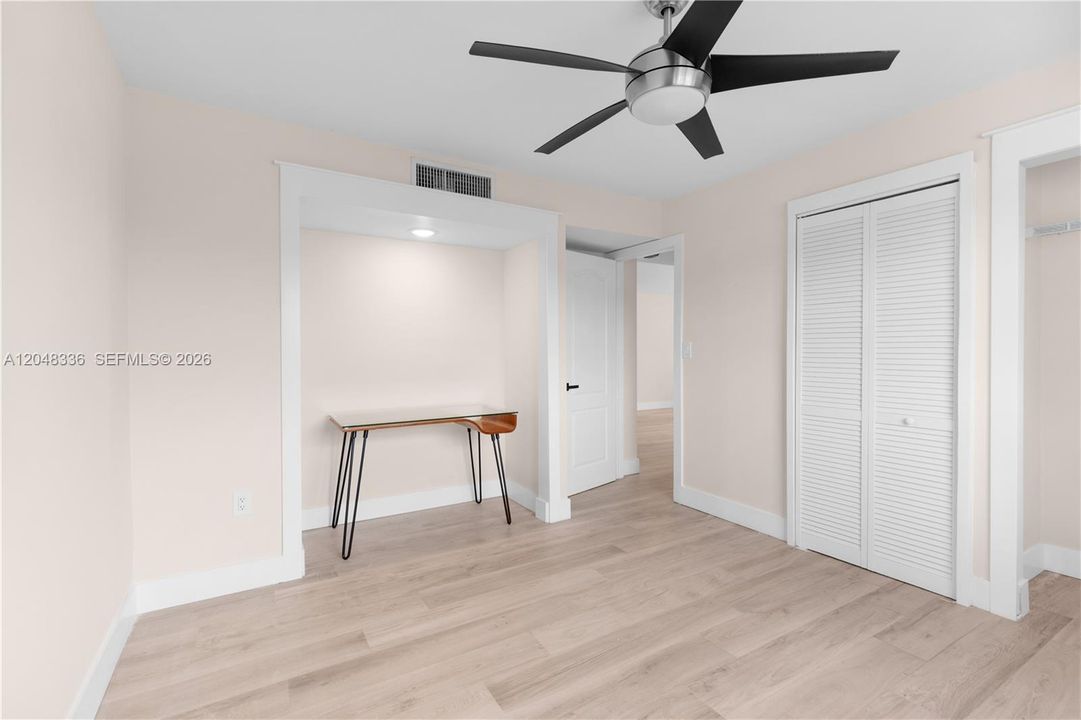 For Rent: $2,450 (2 beds, 1 baths, 910 Square Feet)