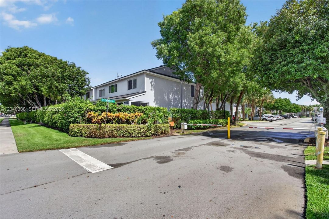 For Rent: $2,500 (2 beds, 2 baths, 1110 Square Feet)