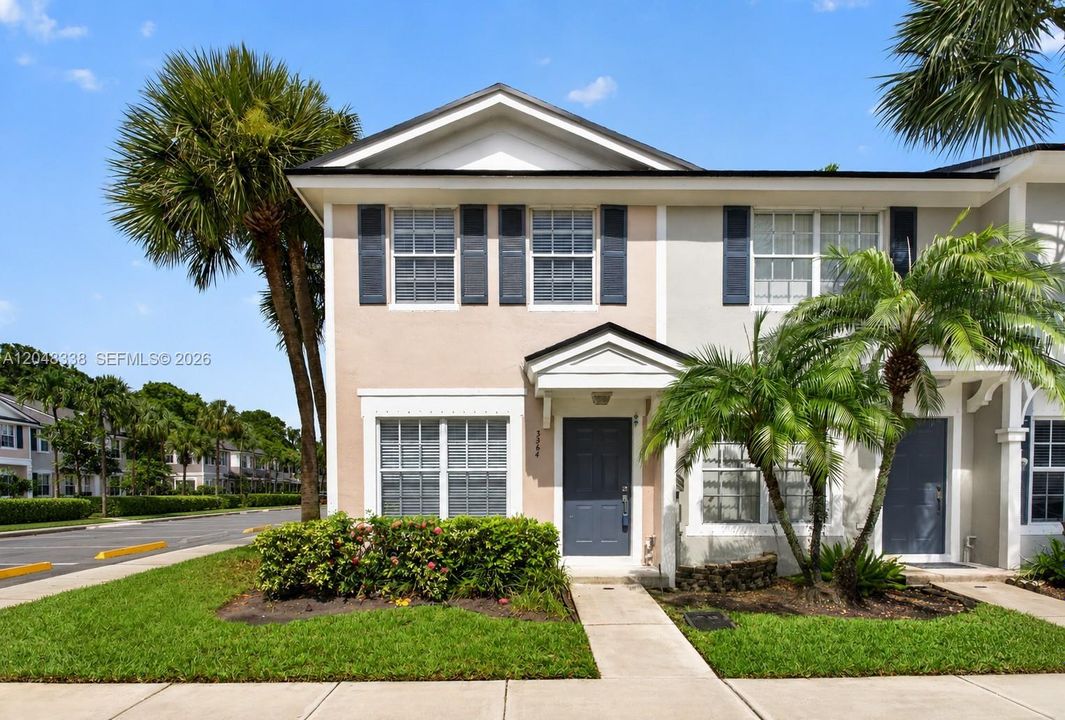 For Rent: $2,500 (2 beds, 2 baths, 1110 Square Feet)