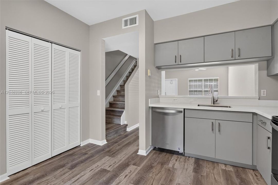 For Rent: $2,500 (2 beds, 2 baths, 1110 Square Feet)