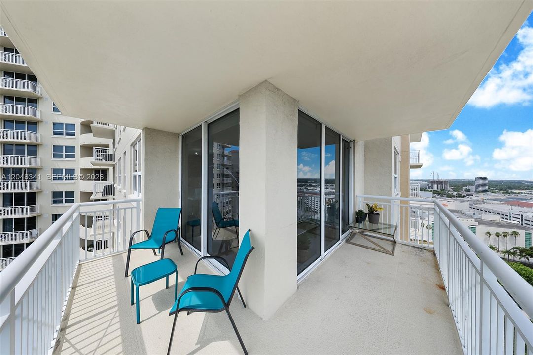 For Sale: $615,000 (2 beds, 2 baths, 1245 Square Feet)