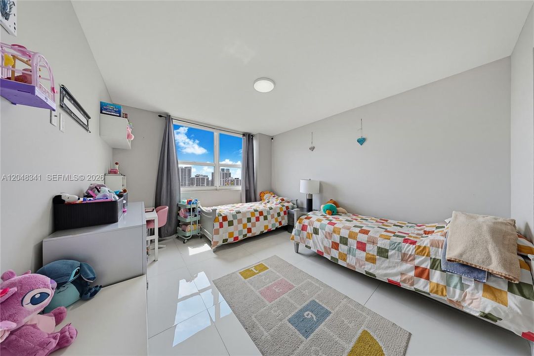For Sale: $615,000 (2 beds, 2 baths, 1245 Square Feet)