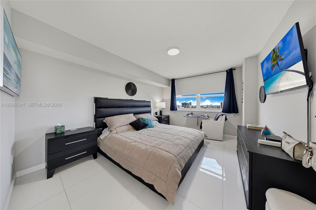 For Sale: $615,000 (2 beds, 2 baths, 1245 Square Feet)