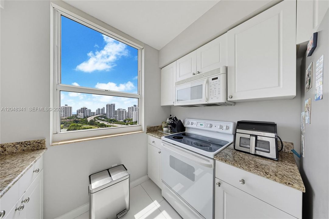 For Sale: $615,000 (2 beds, 2 baths, 1245 Square Feet)