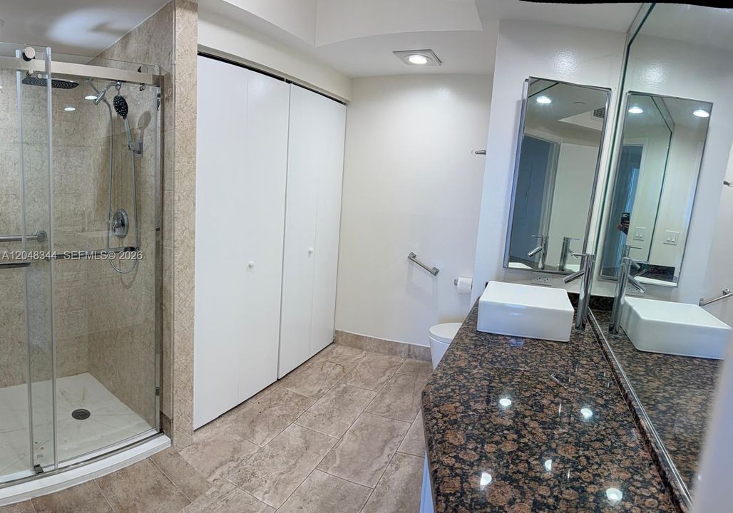 Под контрактом: $4,650 (2 спален, 2 ванн, 1560 Квадратных фут)