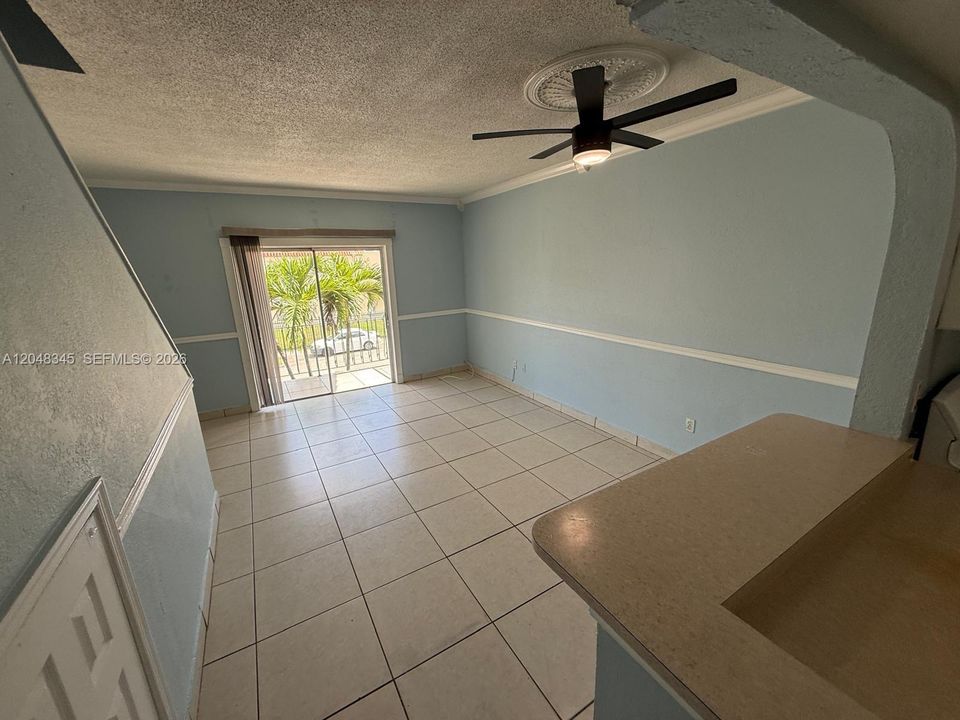 For Rent: $1,750 (1 beds, 1 baths, 724 Square Feet)
