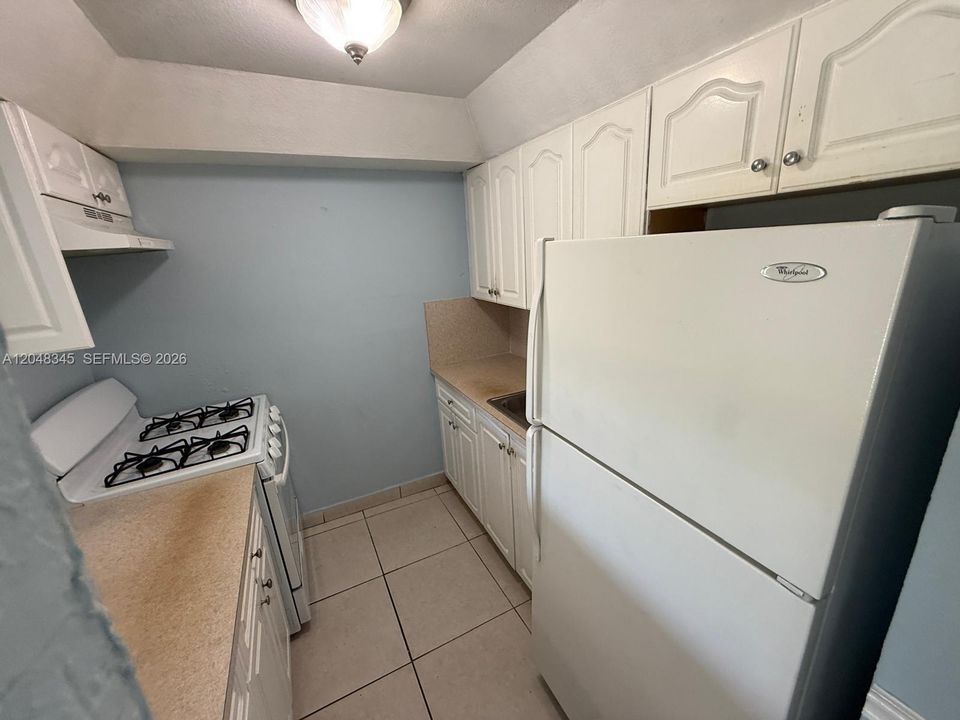 For Rent: $1,750 (1 beds, 1 baths, 724 Square Feet)