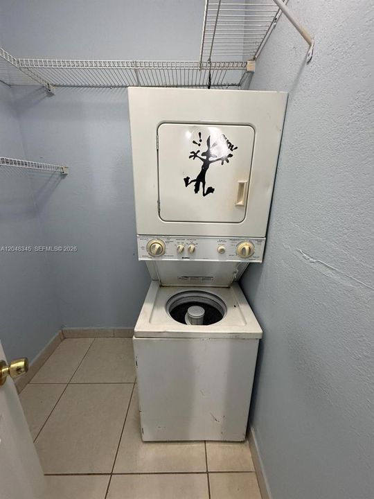 For Rent: $1,750 (1 beds, 1 baths, 724 Square Feet)