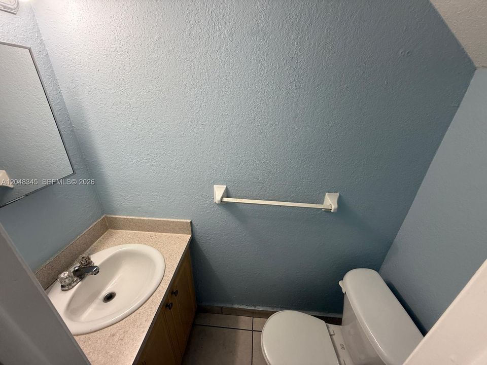 For Rent: $1,750 (1 beds, 1 baths, 724 Square Feet)