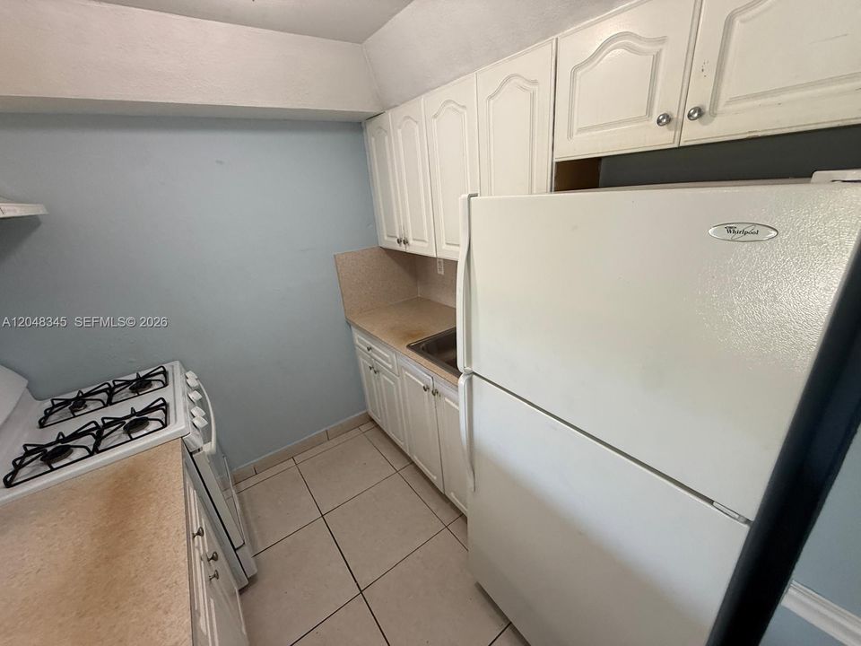 For Rent: $1,750 (1 beds, 1 baths, 724 Square Feet)