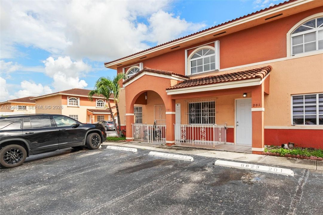 For Rent: $2,250 (2 beds, 2 baths, 970 Square Feet)