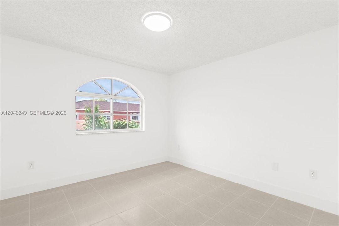 For Rent: $2,250 (2 beds, 2 baths, 970 Square Feet)