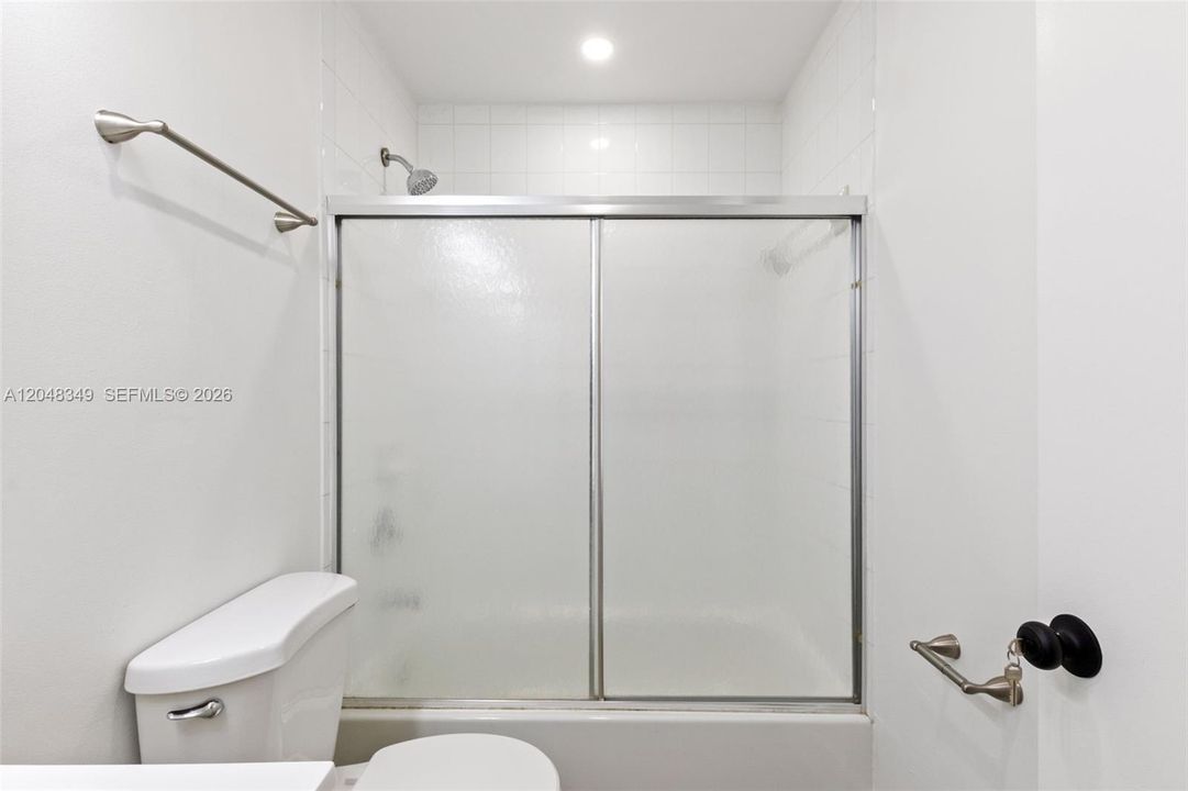 For Rent: $2,250 (2 beds, 2 baths, 970 Square Feet)