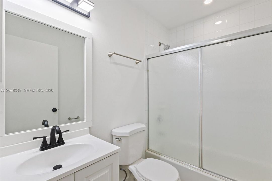 For Rent: $2,250 (2 beds, 2 baths, 970 Square Feet)