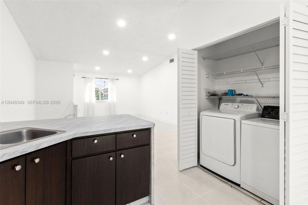 For Rent: $2,250 (2 beds, 2 baths, 970 Square Feet)