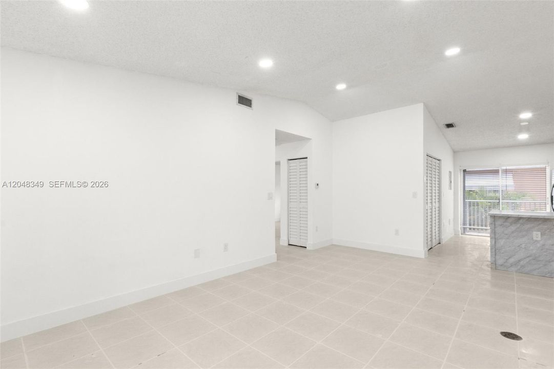 For Rent: $2,250 (2 beds, 2 baths, 970 Square Feet)