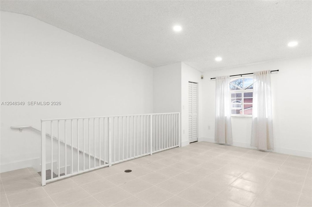 For Rent: $2,250 (2 beds, 2 baths, 970 Square Feet)