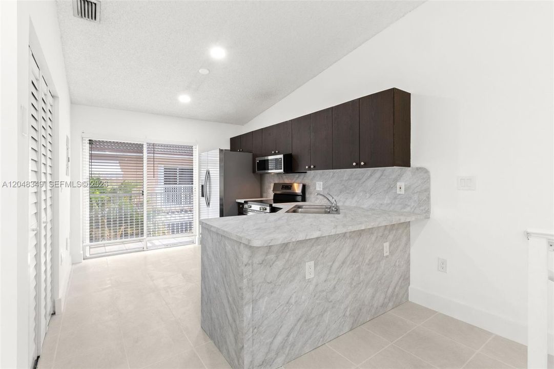 For Rent: $2,250 (2 beds, 2 baths, 970 Square Feet)