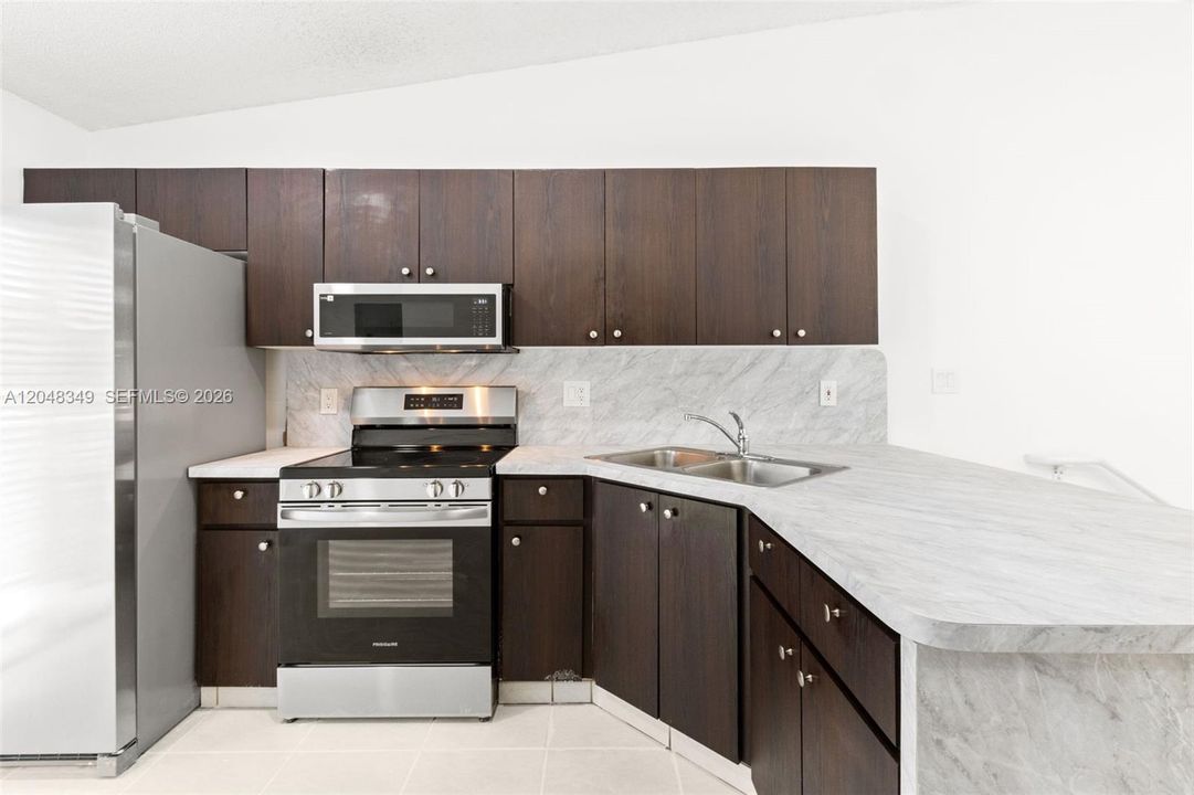 For Rent: $2,250 (2 beds, 2 baths, 970 Square Feet)