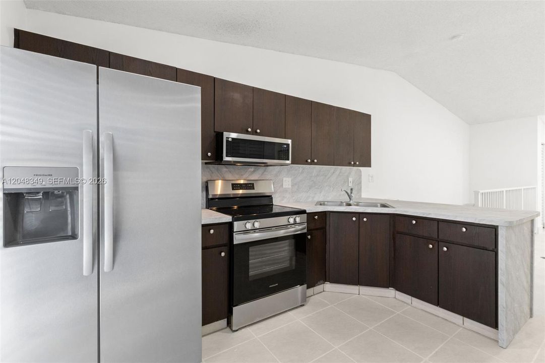 For Rent: $2,250 (2 beds, 2 baths, 970 Square Feet)