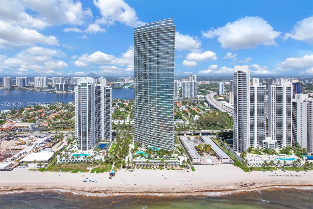 For Sale: $4,090,000 (3 beds, 5 baths, 2468 Square Feet)