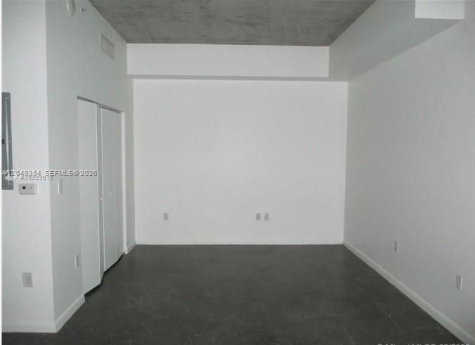 For Sale: $310,000 (1 beds, 1 baths, 632 Square Feet)