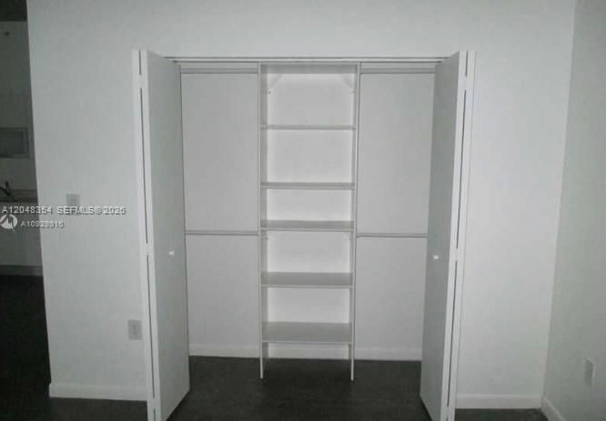 For Sale: $310,000 (1 beds, 1 baths, 632 Square Feet)