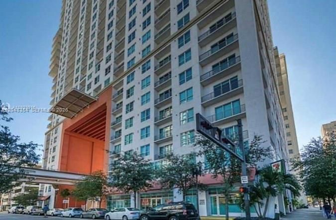 For Sale: $310,000 (1 beds, 1 baths, 632 Square Feet)
