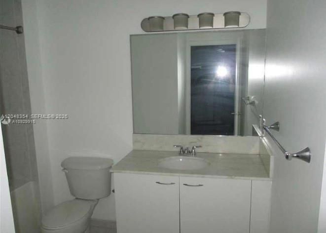 For Sale: $310,000 (1 beds, 1 baths, 632 Square Feet)