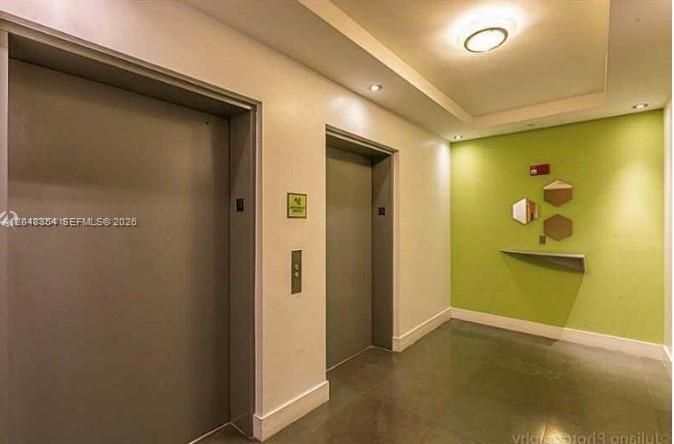 For Sale: $310,000 (1 beds, 1 baths, 632 Square Feet)