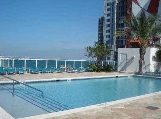 For Sale: $310,000 (1 beds, 1 baths, 632 Square Feet)