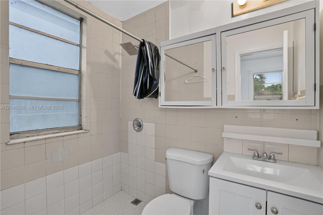 For Rent: $1,850 (1 beds, 1 baths, 7820 Square Feet)