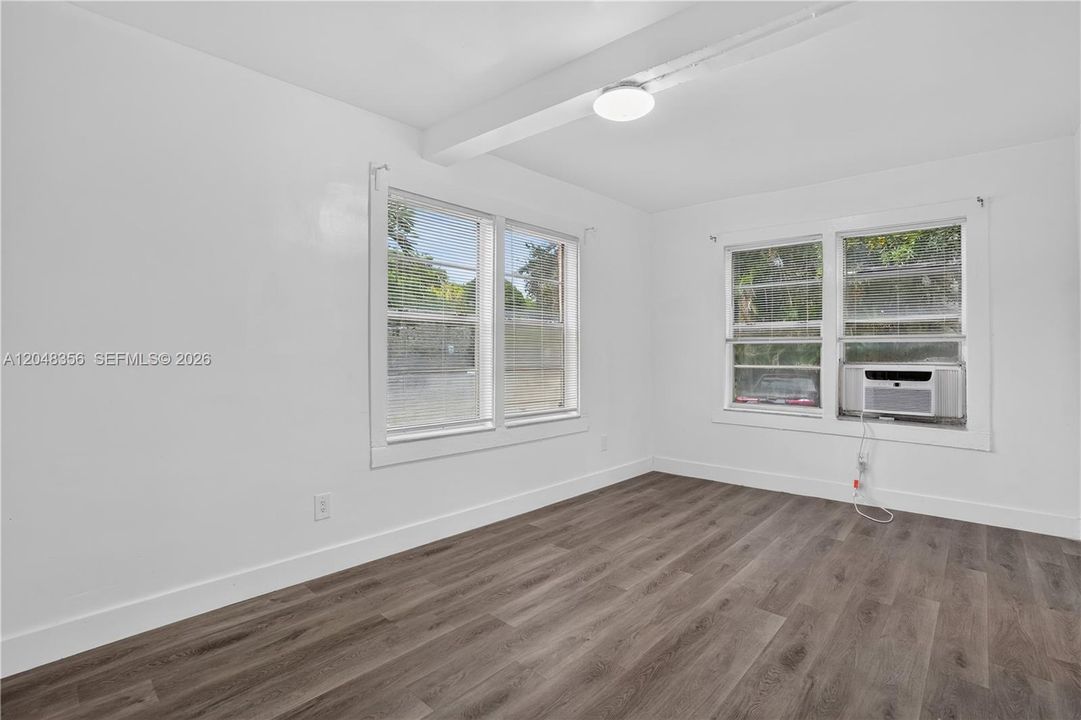 For Rent: $1,850 (1 beds, 1 baths, 7820 Square Feet)